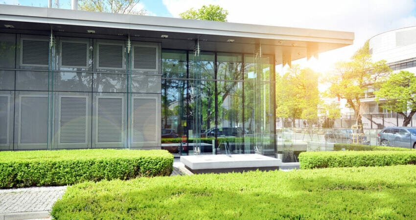 Gardening professionals keep your commercial landscape tidy and healthy.