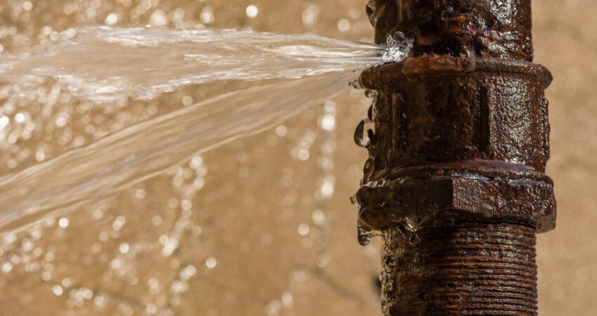Commercial plumbing: What do you do if you have a burst pipe?